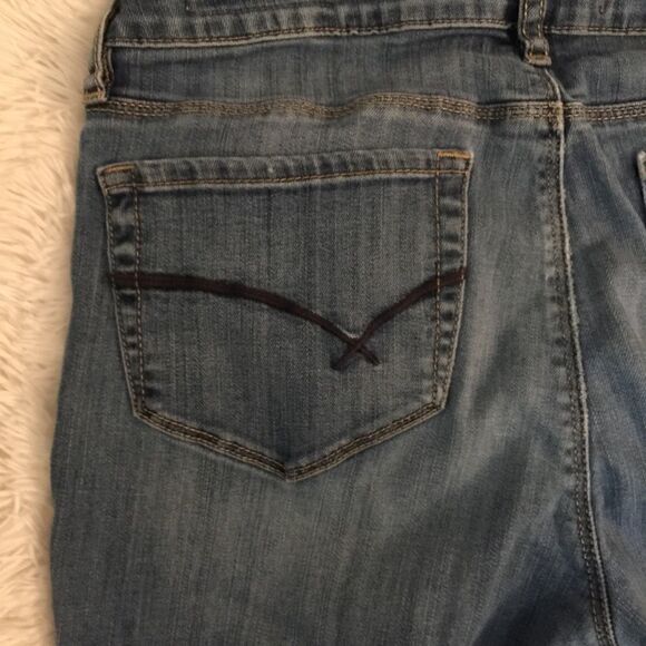 Bull Head Skinny Jeans!  - Picture 3 of 3